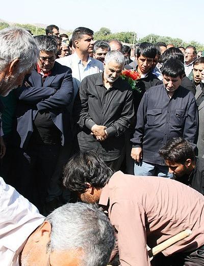 عکس حاج قاسم سلیمانی با مادرش