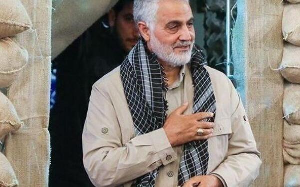 عکس حاج قاسم سلیمانی در میدان جنگ