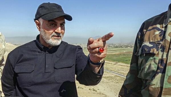 عکس حاج قاسم سلیمانی در میدان جنگ