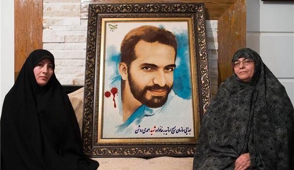 عکس شهید احمدی روشن و همسرش