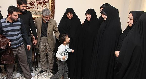 عکس شهید احمدی روشن و همسرش