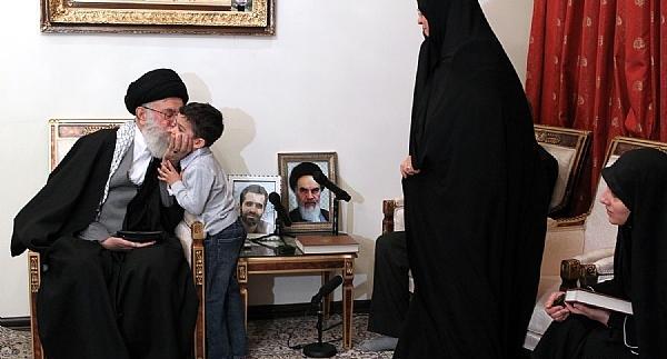 عکس شهید احمدی روشن و همسرش
