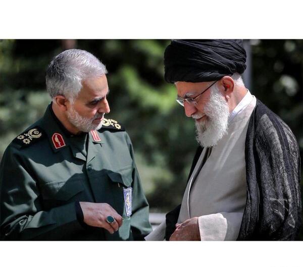 عکس شهید حاج قاسم سلیمانی با رهبر