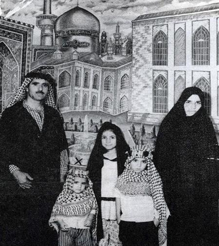 عکس شهید حسین فهمیده برای روزنامه دیواری