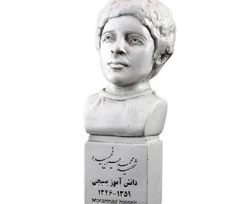 عکس شهید حسین فهمیده برای روزنامه دیواری