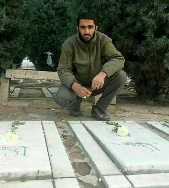 عکس مزار شهید حسین معز غلامی