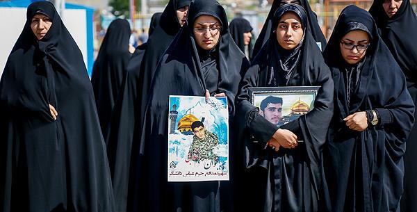 عکس شهید عباس دانشگر و همسرش