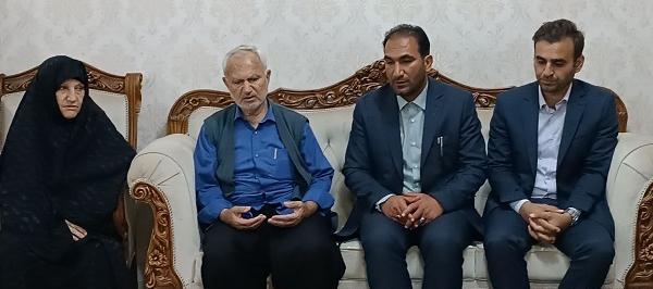 عکس خانواده شهید داریوش رضایی نژاد
