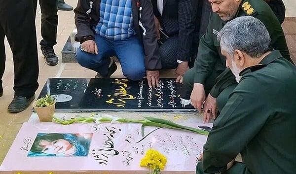 عکس شهید دختر کاپشن صورتی