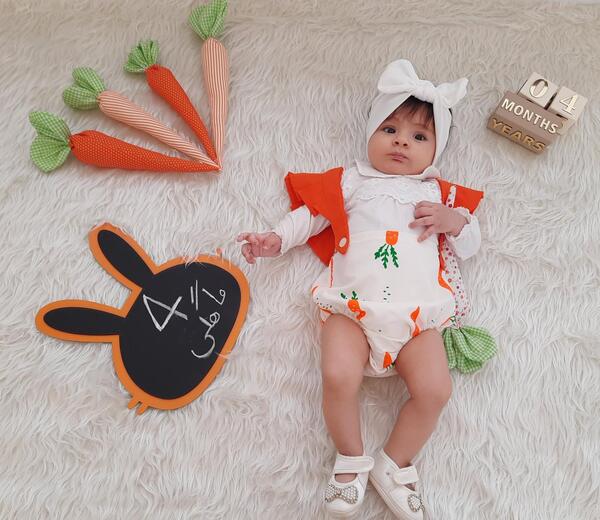 عکس ماهگرد نوزاد با لباس