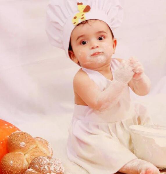 عکس ماهگرد نوزاد با غذا