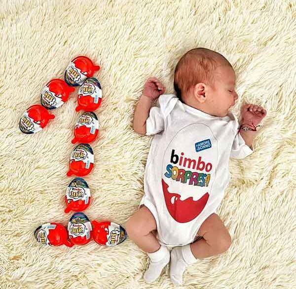ایده عکس ماهگرد ساده