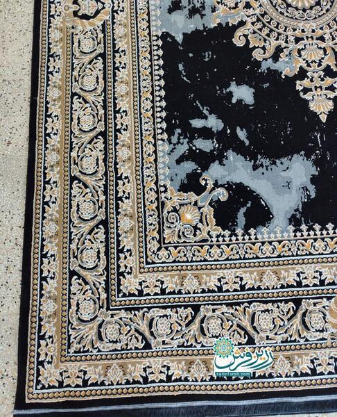 عکس فرش ورساچه مشکی طلایی