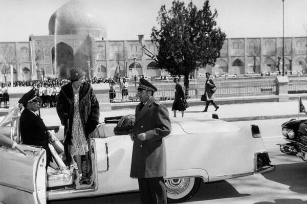عکس ملکه انگلیس در ایران