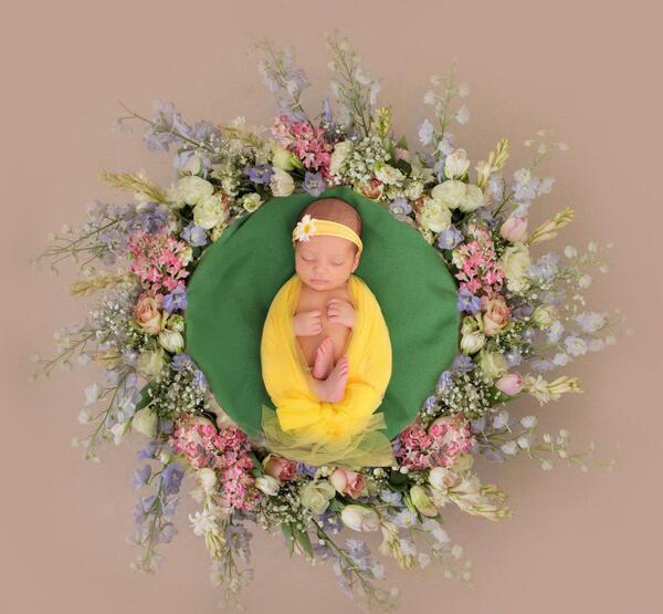 عکس پس زمینه برای ماهگرد نوزاد