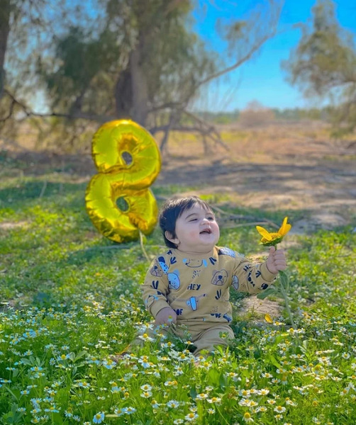 ایده عکس ماهگرد نوزاد با گل