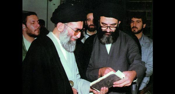 عکس جدید رهبری در کتابخانه