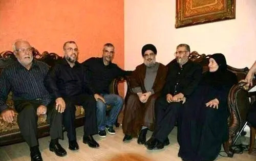 عکس جدید رهبری در کتابخانه شخصی