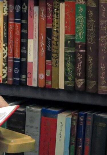 عکس جدید رهبری در کتابخانه شخصی