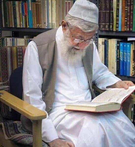 عکس جدید رهبری در کتابخانه شخصی