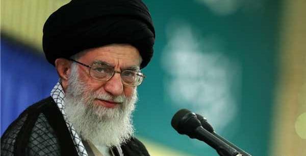 عکس جدید رهبری در کتابخانه شخصی