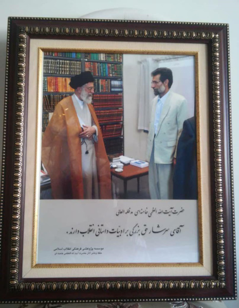 عکس جدید رهبری در کتابخانه شخصی