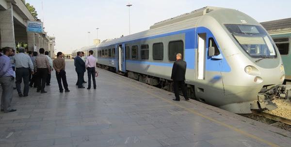 عکس داخل قطار همدان مشهد