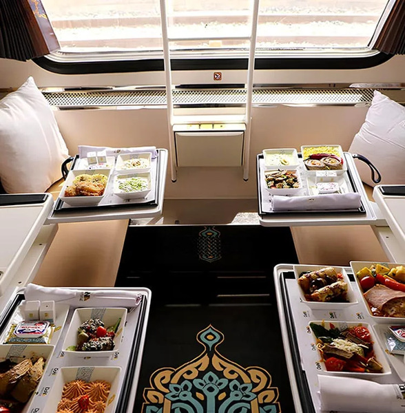 عکس داخل قطار شیراز مشهد