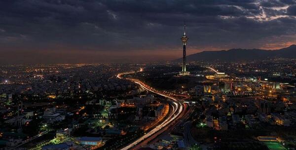 عکس داخل برج میلاد تهران در شب