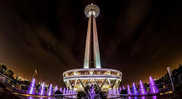 عکس داخل برج میلاد تهران در شب