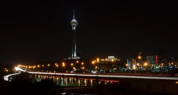 عکس داخل برج میلاد تهران در شب