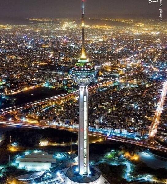 عکس داخل برج میلاد در شب