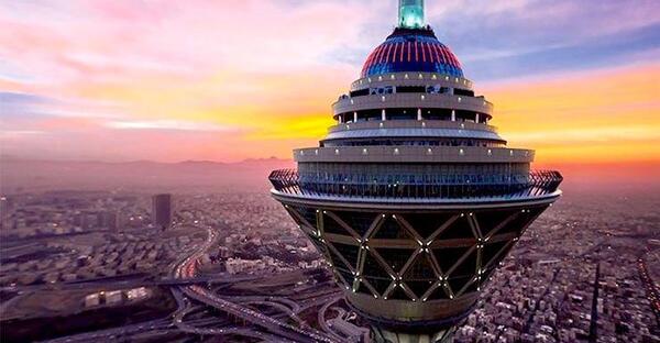 عکس داخل برج میلاد در شب