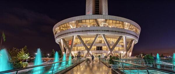 عکس داخل برج میلاد در شب