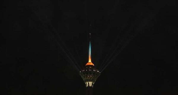عکس داخل برج میلاد در شب