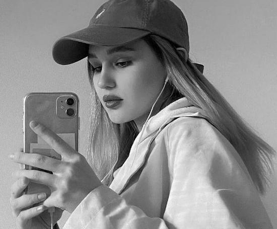 عکس دختر خوشتیپ باکلاس ۱۳ ساله خارجی