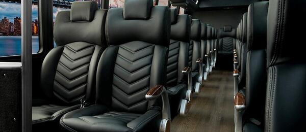 عکس از داخل اتوبوس با مسافر