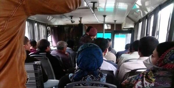 عکس از داخل اتوبوس با مسافر