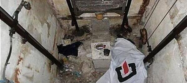 عکس دختر داخل آسانسور