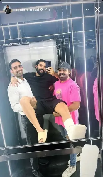 عکس دختر داخل آسانسور