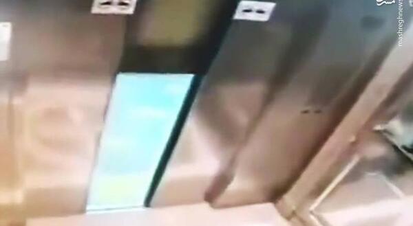 عکس دختر داخل آسانسور