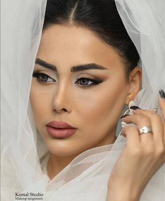عکس دختر داخل آرایشگاه