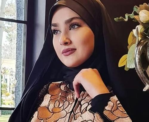 عکس دختر داخل آرایشگاه