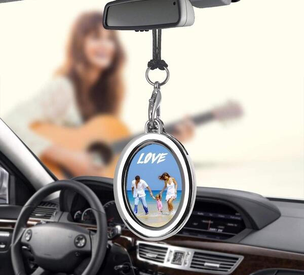 عکس داخل آینه ماشین