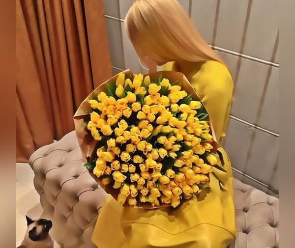 عکس دختر داخل آینه