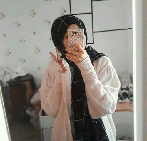 عکس دختر داخل آینه