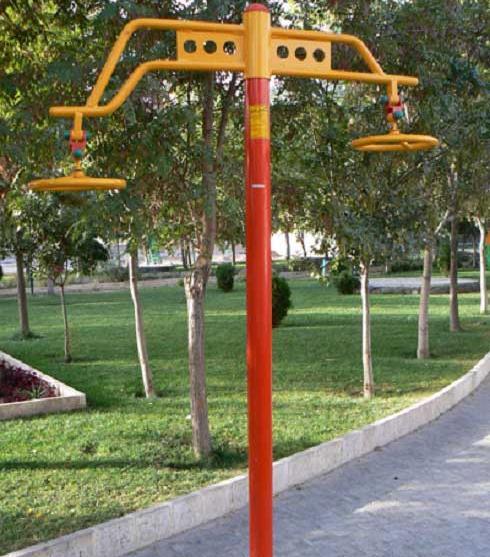 عکس وسایل ورزشی در پارک