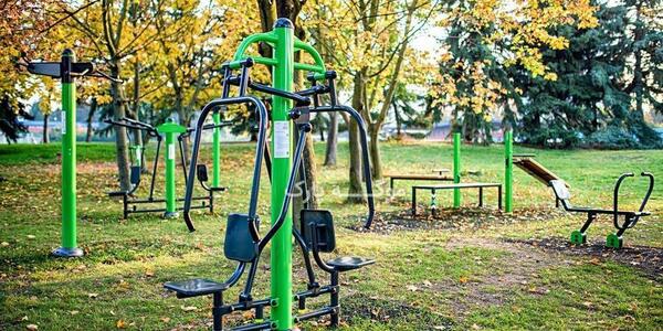 عکس وسایل ورزشی در پارکها
