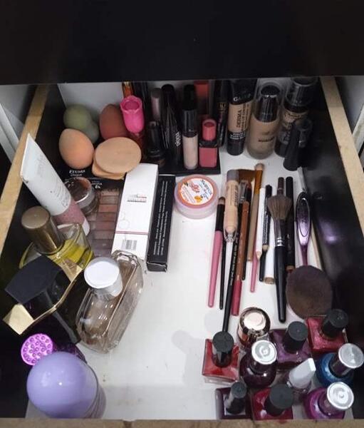 عکس وسایل آرایشی صورتی