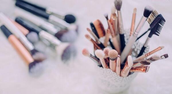عکس وسایل آرایش صورتی